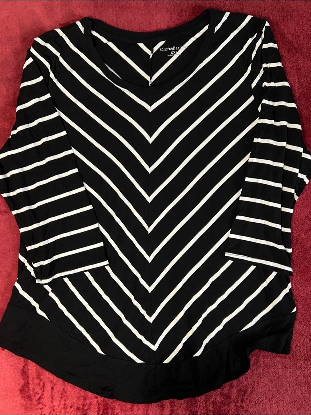 croft & barrow Black and White Chevron V-Neck 3/4 Sleeve Top